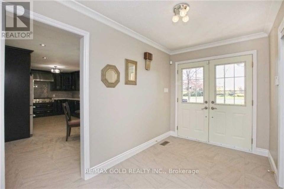 10414 Chinguacousy Road, Brampton, Ontario  L7A 0G8 - Photo 2 - W12448162