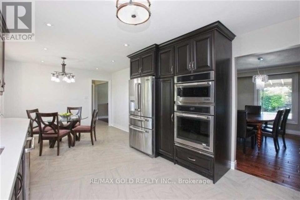 10414 Chinguacousy Road, Brampton, Ontario  L7A 0G8 - Photo 6 - W12448162