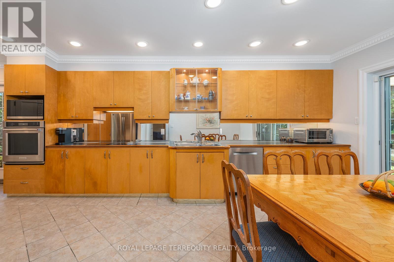 223 Riverside Drive, Toronto (High Park-Swansea), Ontario  M6S 4A8 - Photo 13 - W12448170