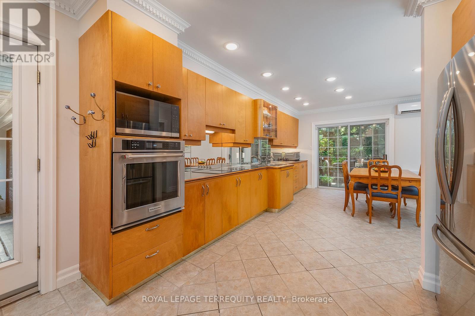 223 Riverside Drive, Toronto (High Park-Swansea), Ontario  M6S 4A8 - Photo 15 - W12448170