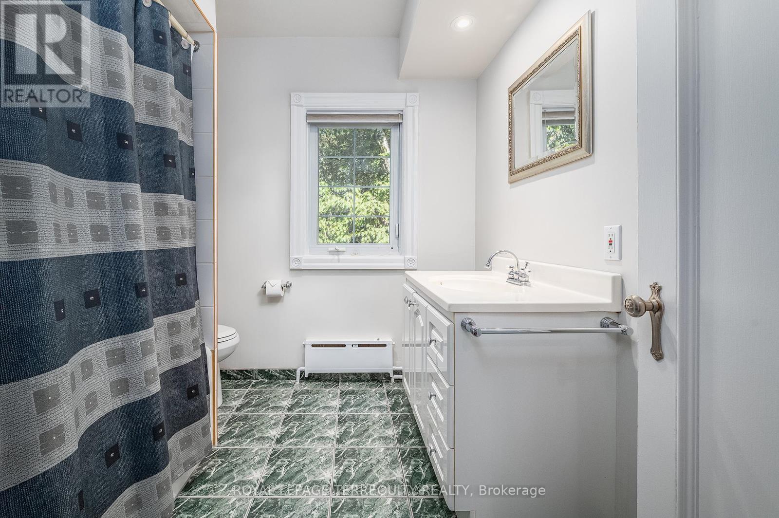 223 Riverside Drive, Toronto (High Park-Swansea), Ontario  M6S 4A8 - Photo 28 - W12448170