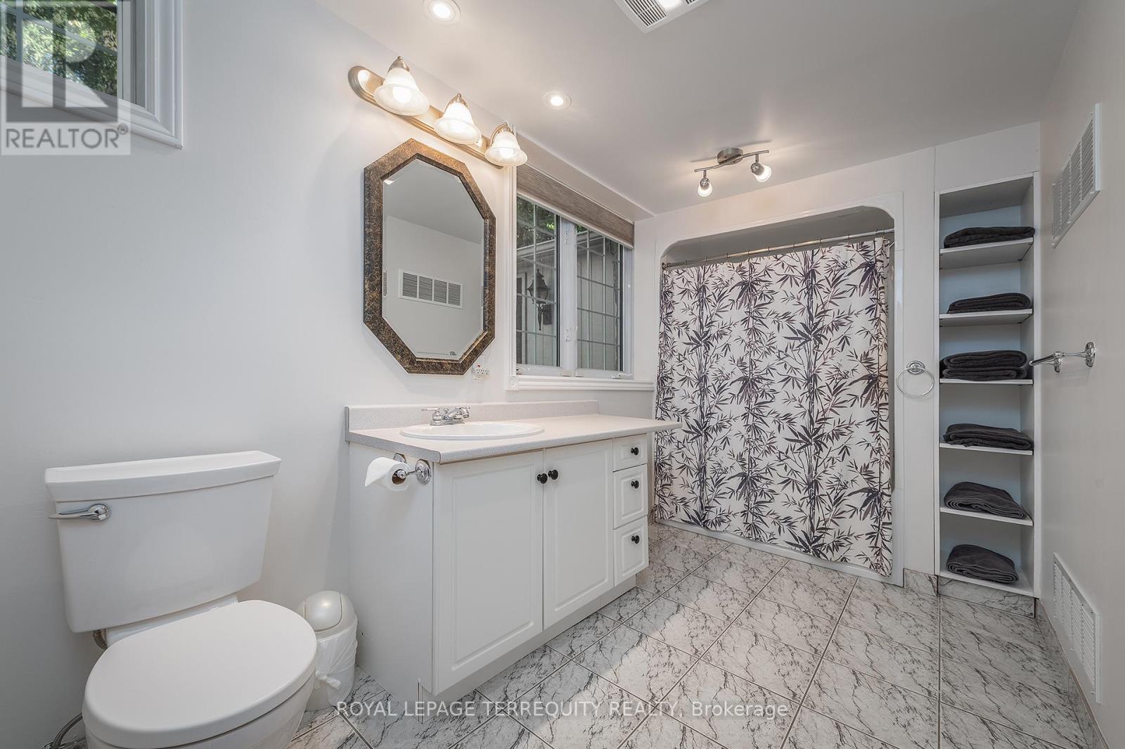 223 Riverside Drive, Toronto (High Park-Swansea), Ontario  M6S 4A8 - Photo 37 - W12448170