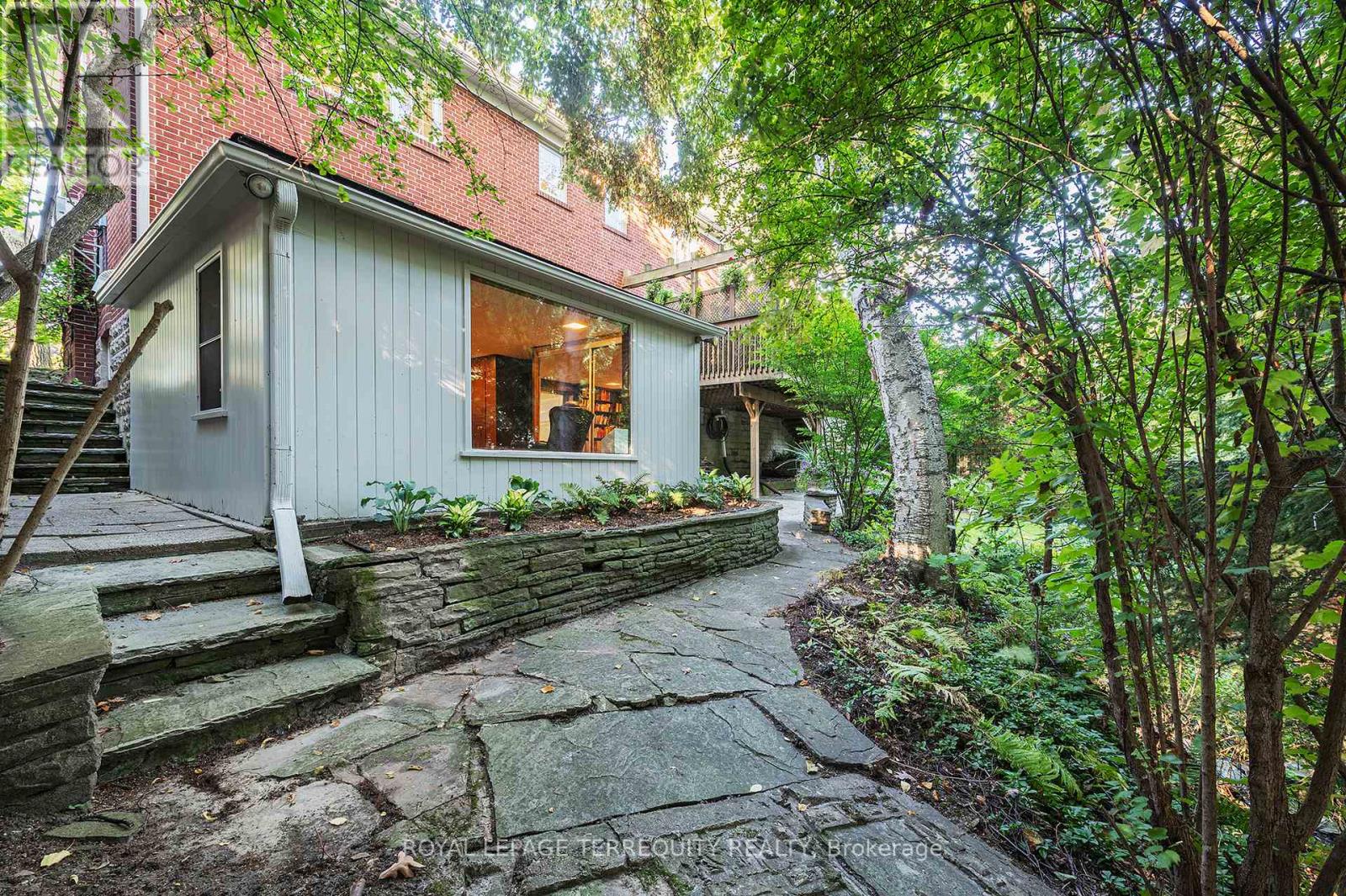 223 Riverside Drive, Toronto (High Park-Swansea), Ontario  M6S 4A8 - Photo 47 - W12448170