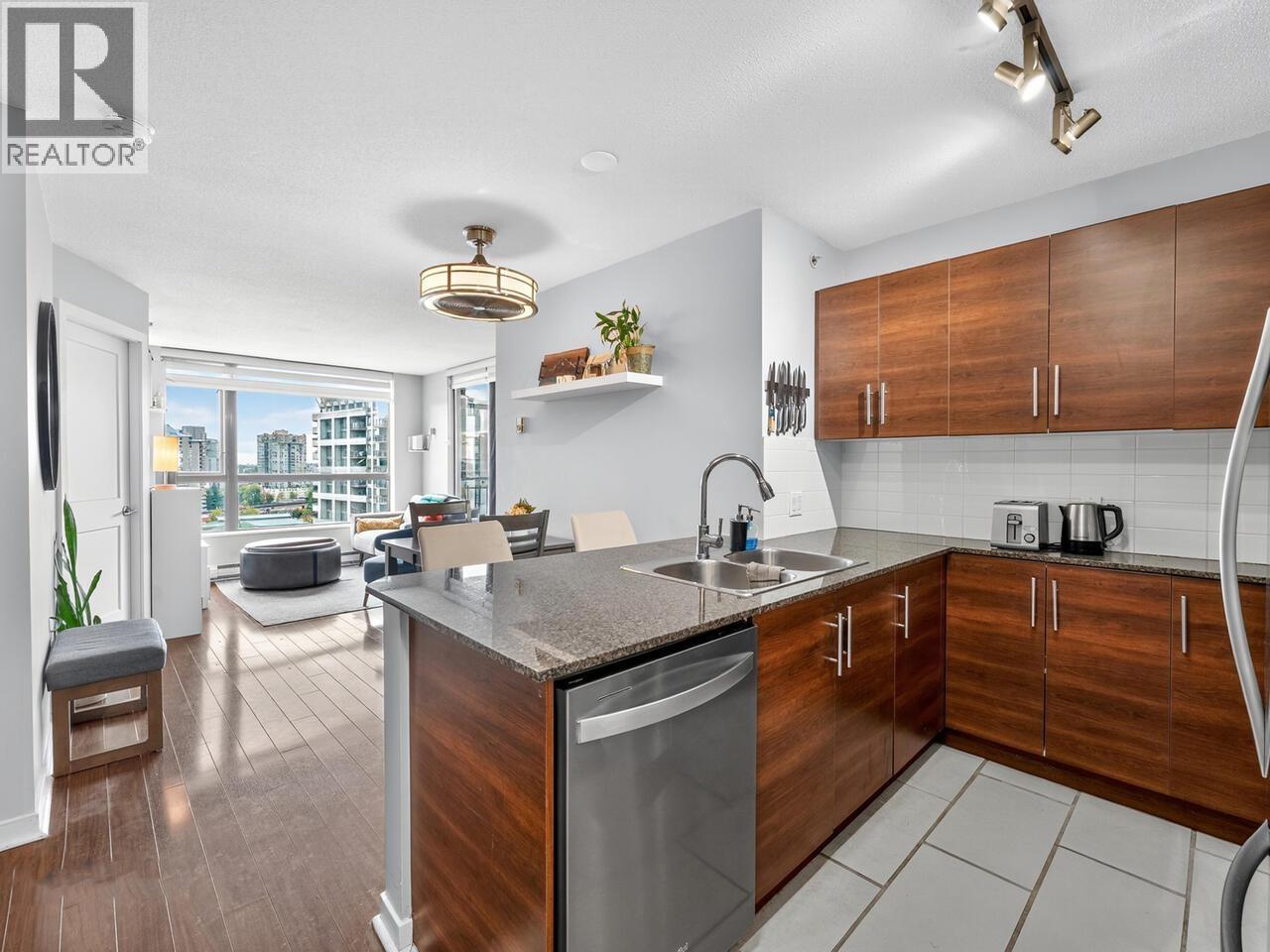 901 833 Agnes Street, New Westminster, British Columbia  V3M 0B1 - Photo 2 - R3055700