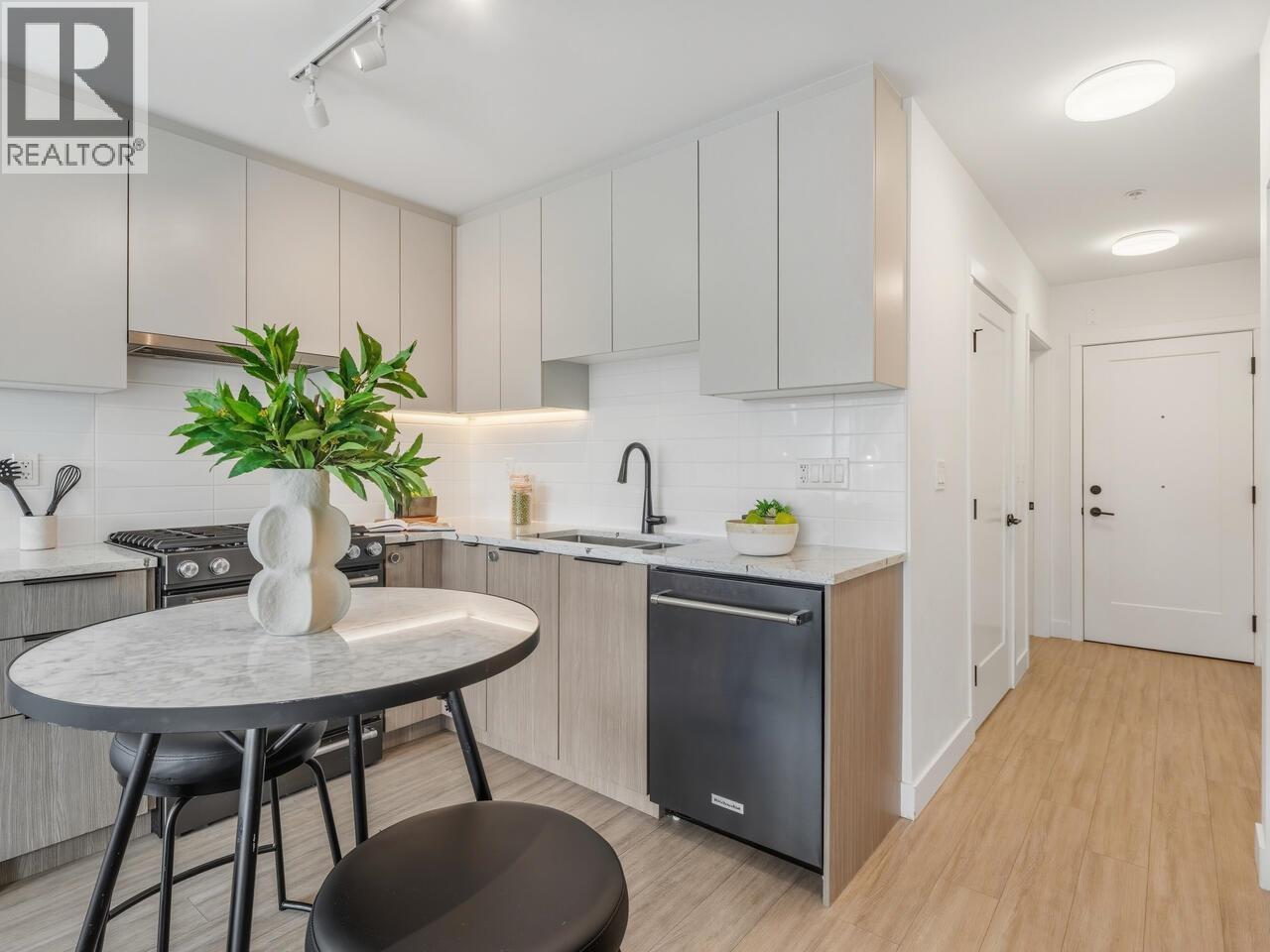 208 2408 Grant Street, Vancouver, British Columbia  V5K 3G4 - Photo 3 - R3055861