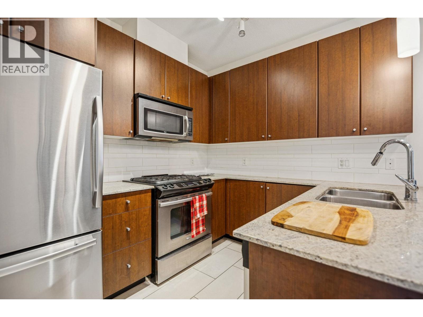 1407 280 Ross Drive, New Westminster, British Columbia  V3L 0C2 - Photo 12 - R3055893