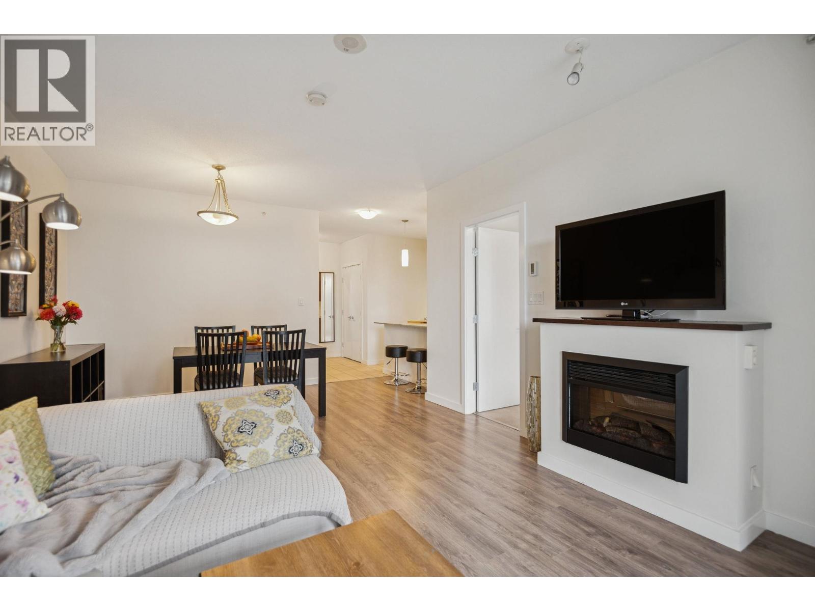1407 280 Ross Drive, New Westminster, British Columbia  V3L 0C2 - Photo 6 - R3055893
