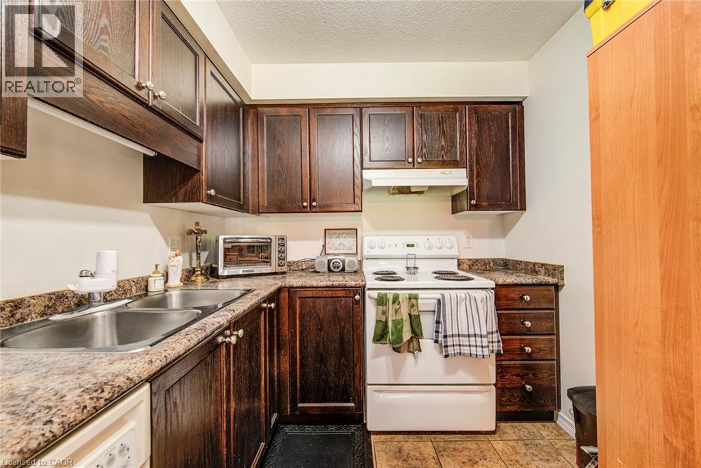 260 Westmeadow Drive, Kitchener, Ontario  N2N 3R1 - Photo 6 - 40776581