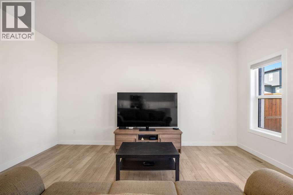 108 Carringsby Manor Nw, Calgary, Alberta  T3P 1T6 - Photo 5 - A2257055