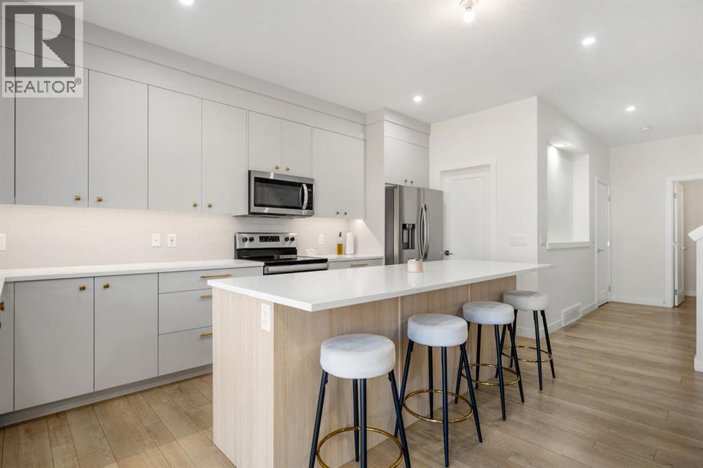 108 Carringsby Manor Nw, Calgary, Alberta  T3P 1T6 - Photo 3 - A2257055