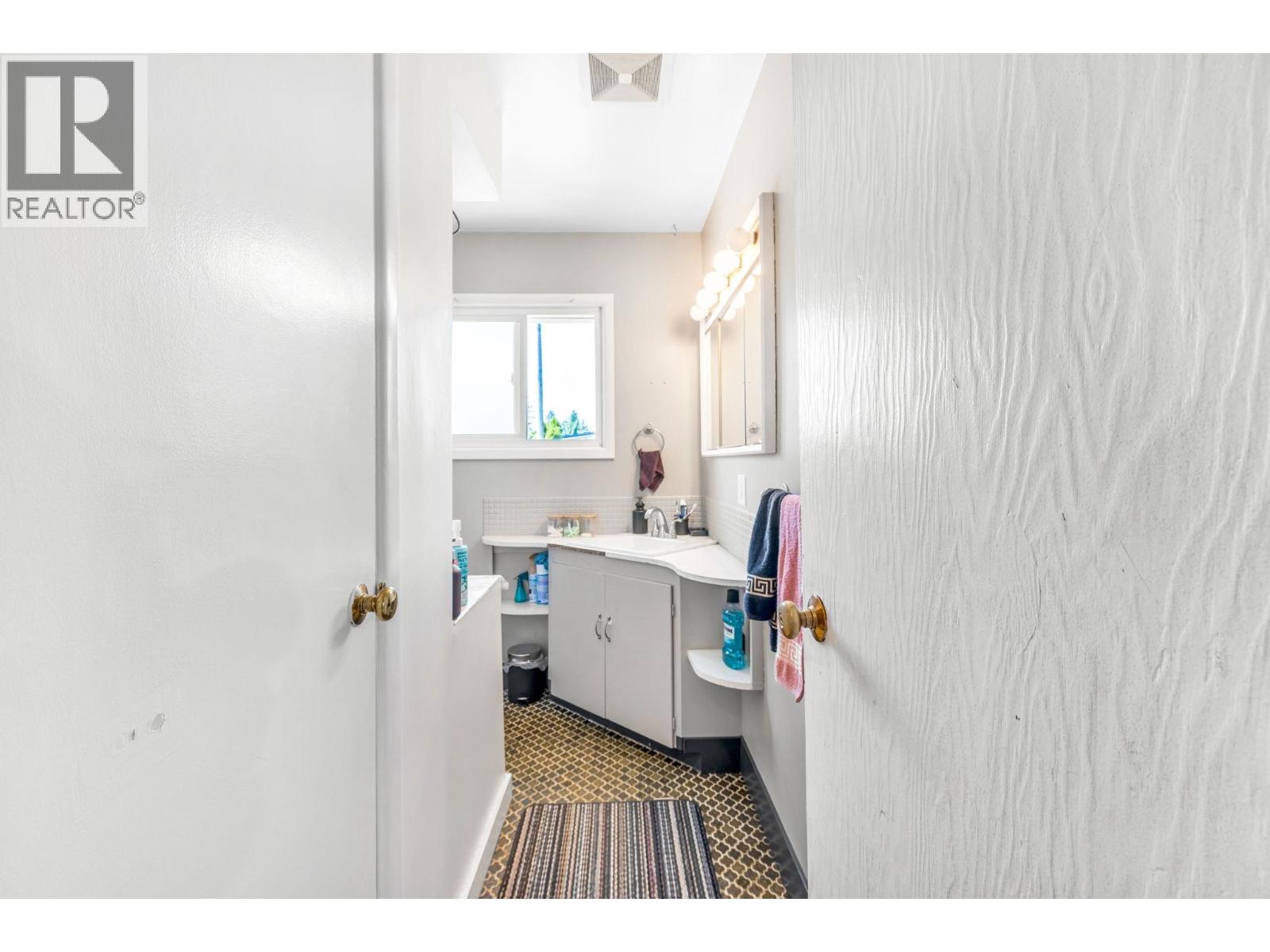 2715 Coast Meridian Road, Port Coquitlam, British Columbia  V3B 3M6 - Photo 19 - R3046374