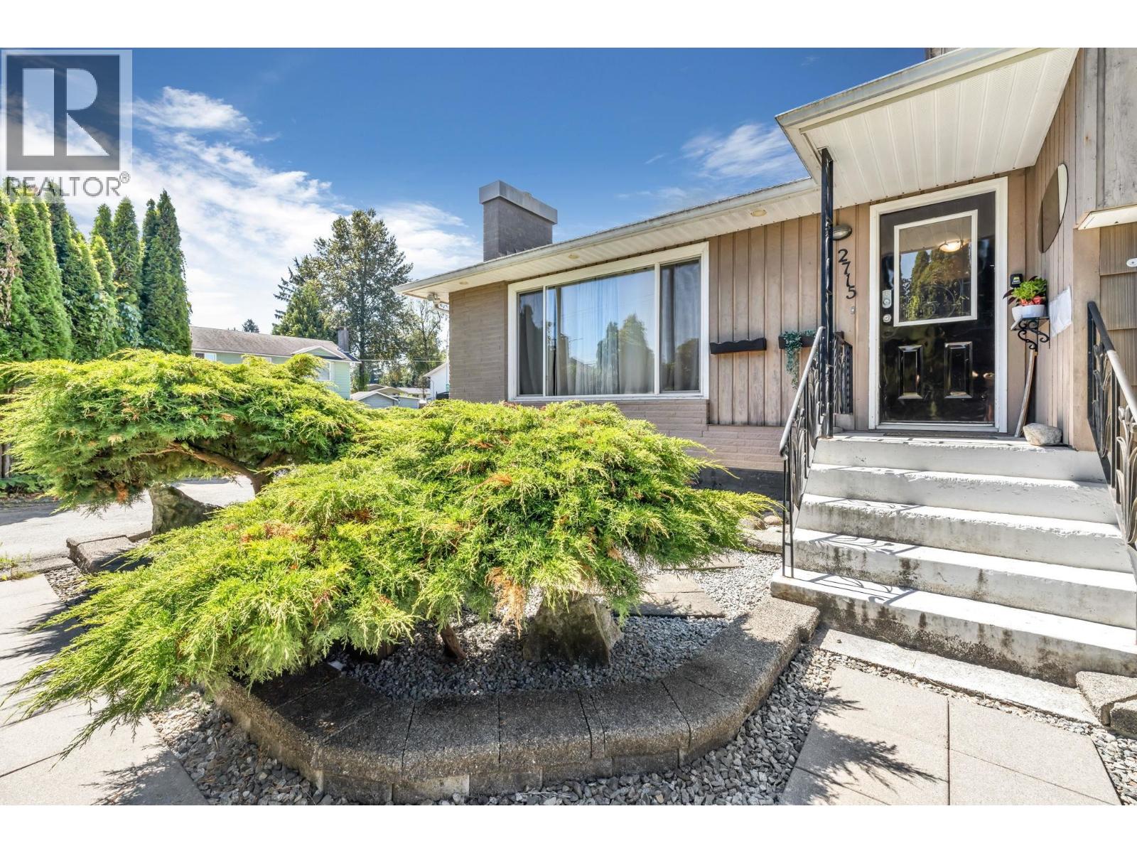 2715 Coast Meridian Road, Port Coquitlam, British Columbia  V3B 3M6 - Photo 2 - R3046374