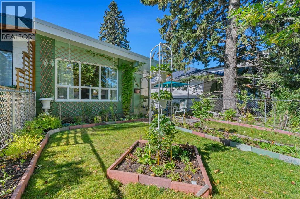 3725 41 Street Sw, Calgary, Alberta  T3E 3L6 - Photo 3 - A2259985