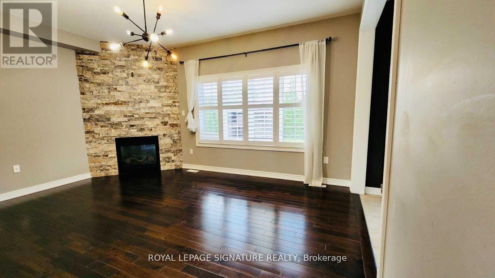 72 Secinaro Avenue, Hamilton, Ontario  L9G 0C6 - Photo 4 - X12448119