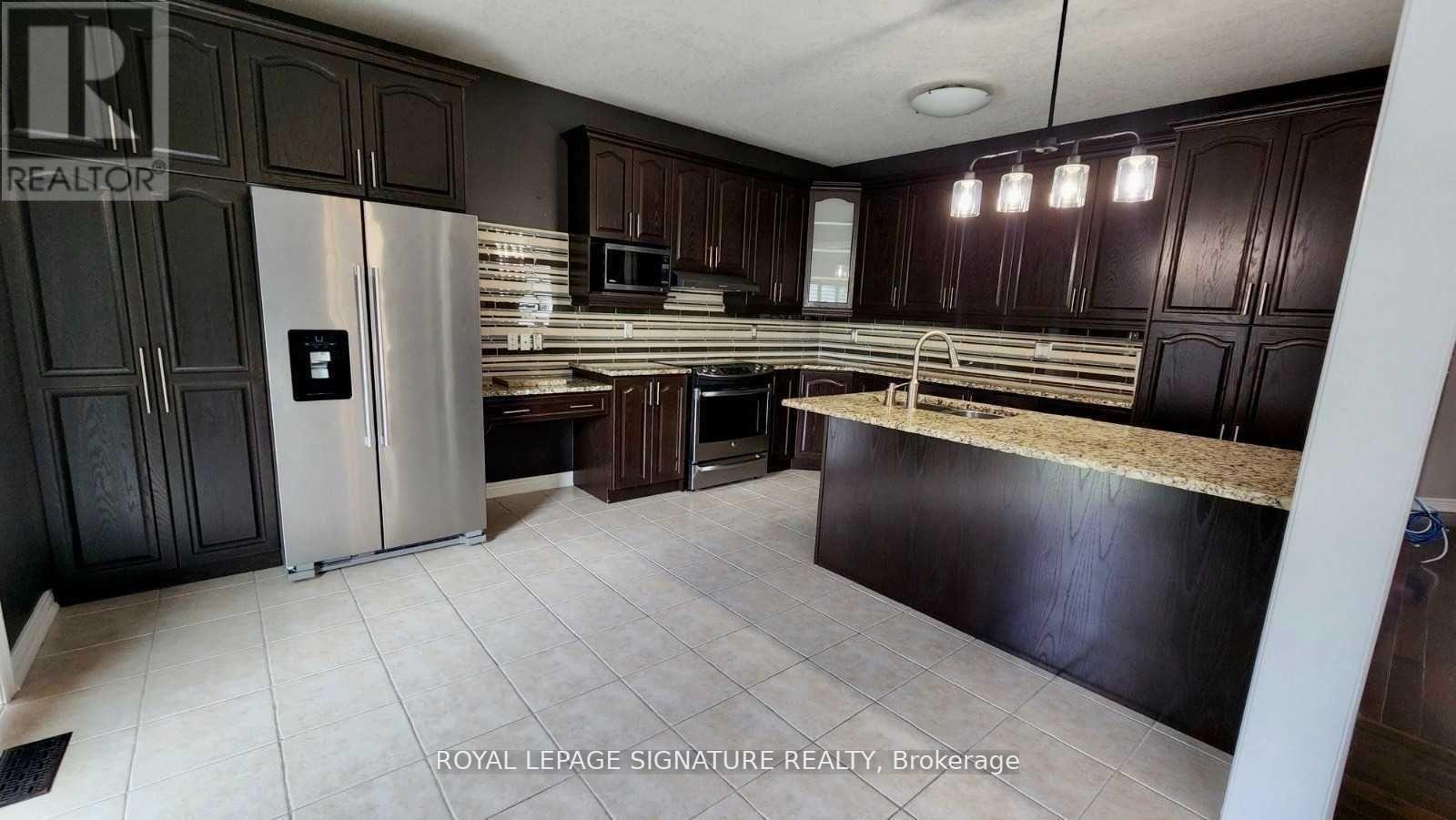 72 Secinaro Avenue, Hamilton, Ontario  L9G 0C6 - Photo 5 - X12448119