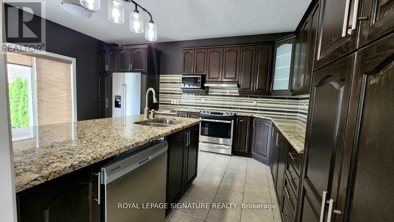 72 Secinaro Avenue, Hamilton, Ontario  L9G 0C6 - Photo 6 - X12448119