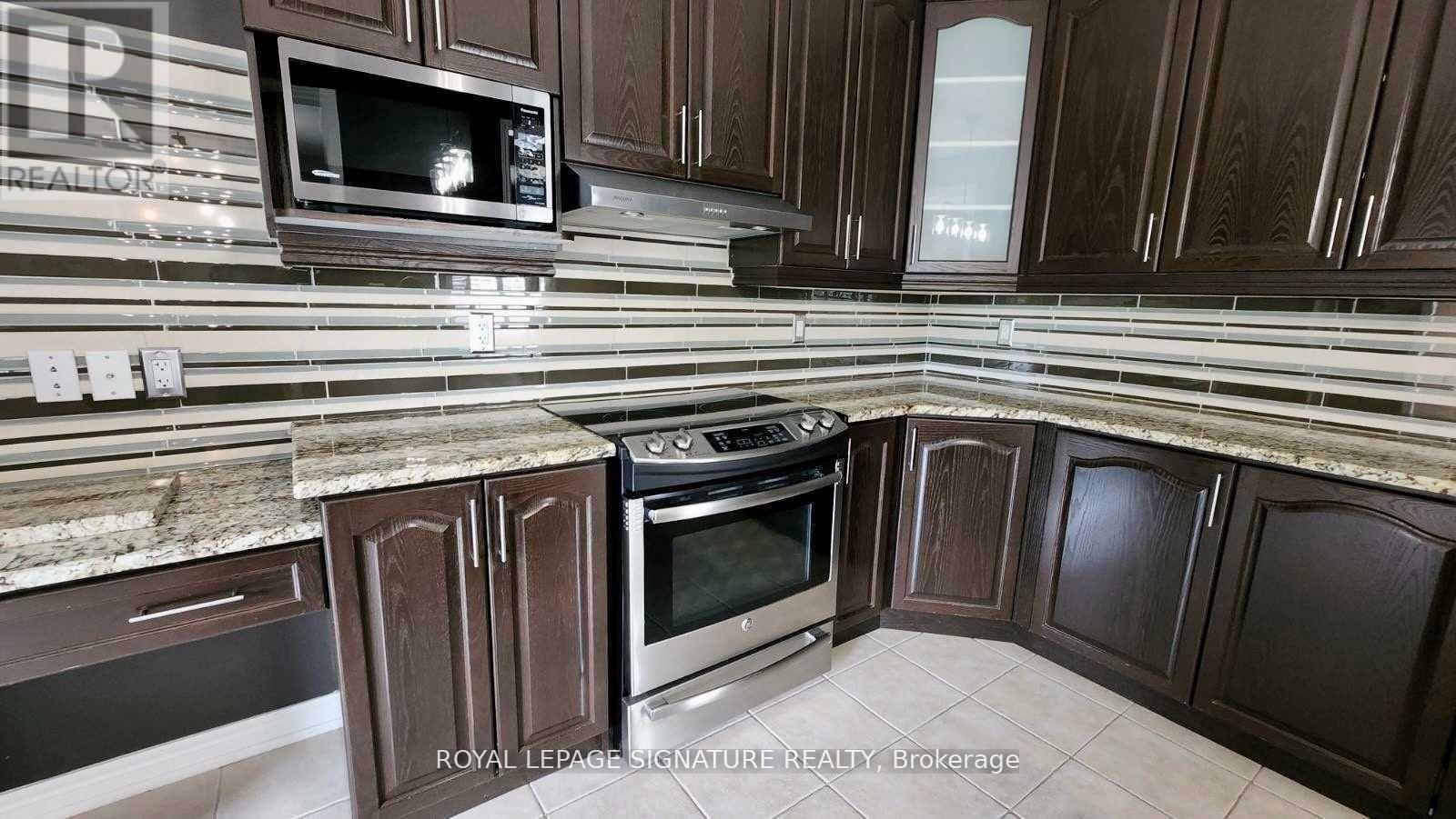 72 Secinaro Avenue, Hamilton, Ontario  L9G 0C6 - Photo 7 - X12448119
