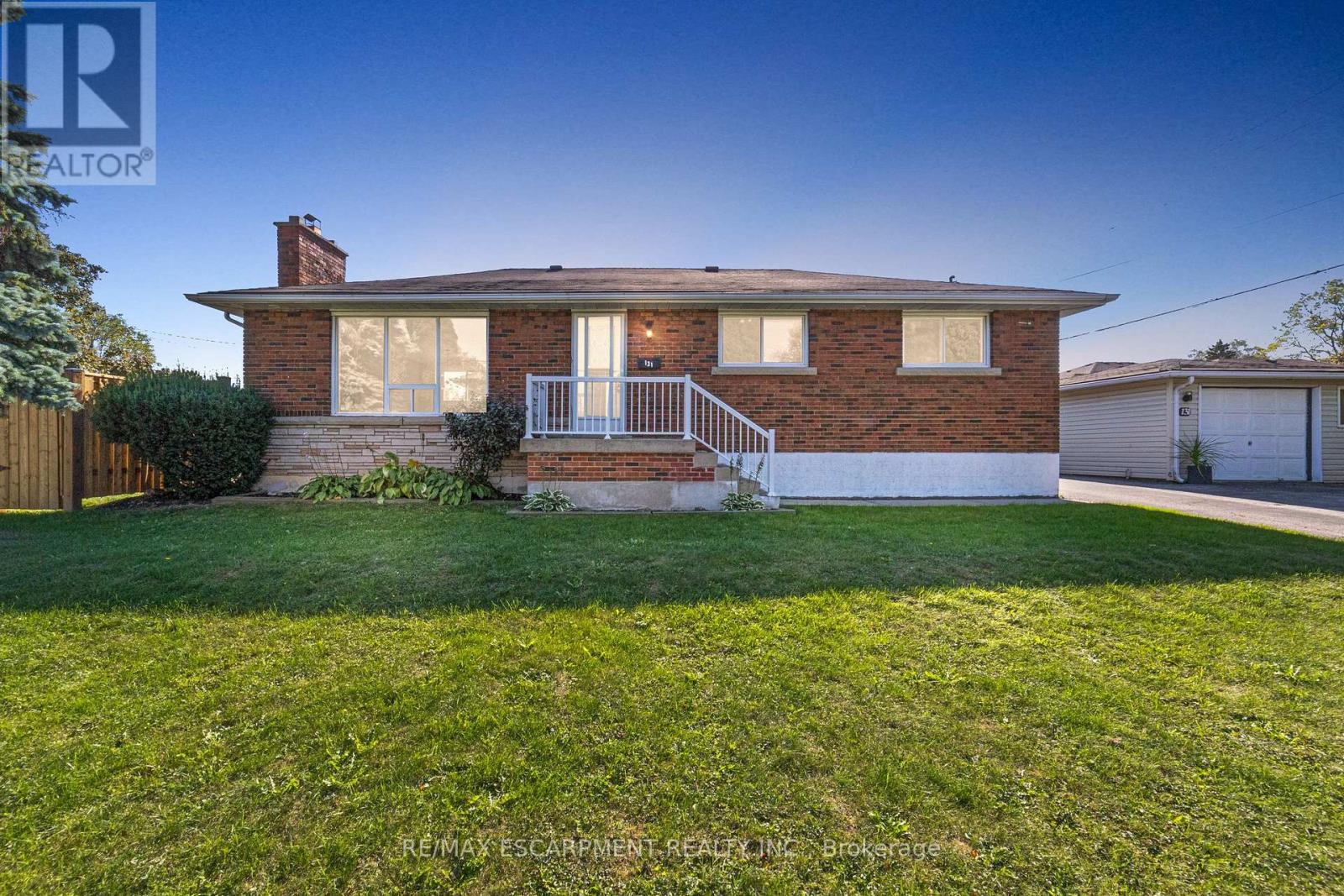131 Sanatorium Road, Hamilton (Buchanan), Ontario  L9C 1Y9 - Photo 1 - X12448143