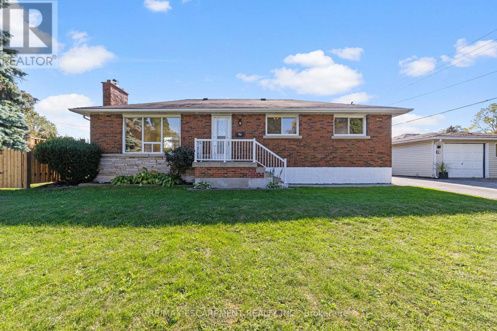 131 Sanatorium Road, Hamilton (Buchanan), Ontario  L9C 1Y9 - Photo 2 - X12448143