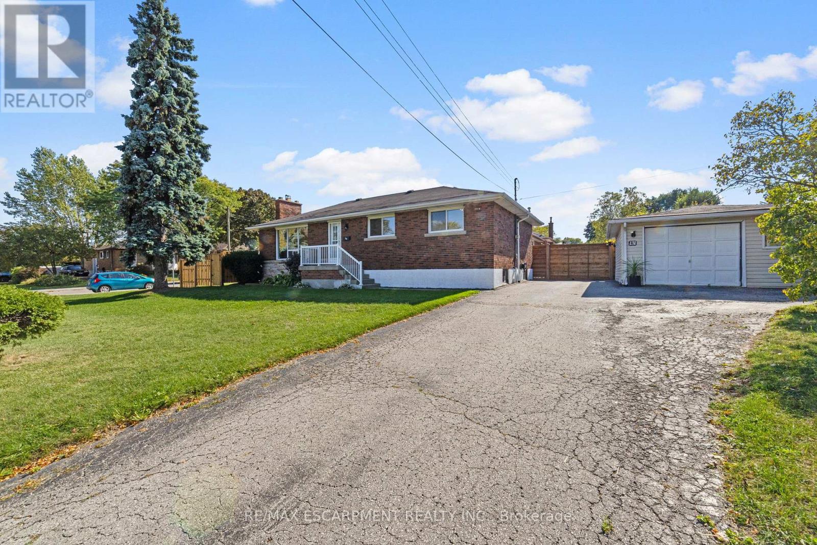 131 Sanatorium Road, Hamilton (Buchanan), Ontario  L9C 1Y9 - Photo 3 - X12448143