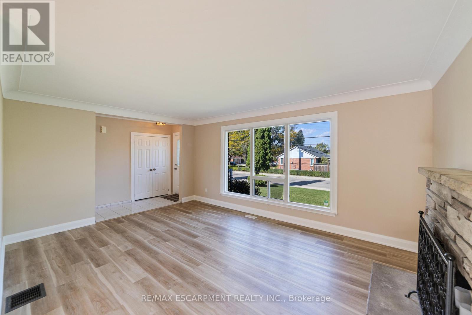 131 Sanatorium Road, Hamilton (Buchanan), Ontario  L9C 1Y9 - Photo 6 - X12448143