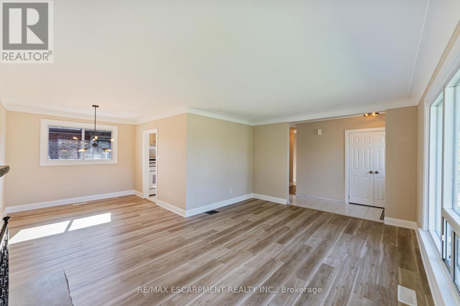 131 Sanatorium Road, Hamilton (Buchanan), Ontario  L9C 1Y9 - Photo 7 - X12448143