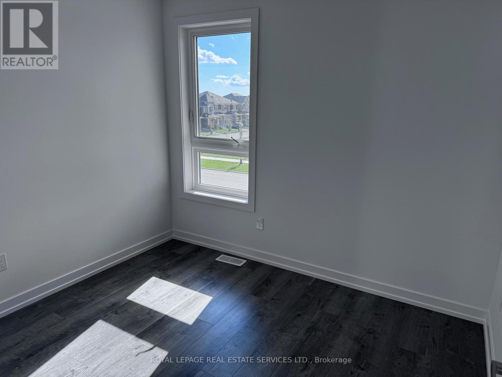 225 Burke Street, Hamilton, Ontario  L8B 1Y4 - Photo 13 - X12448152