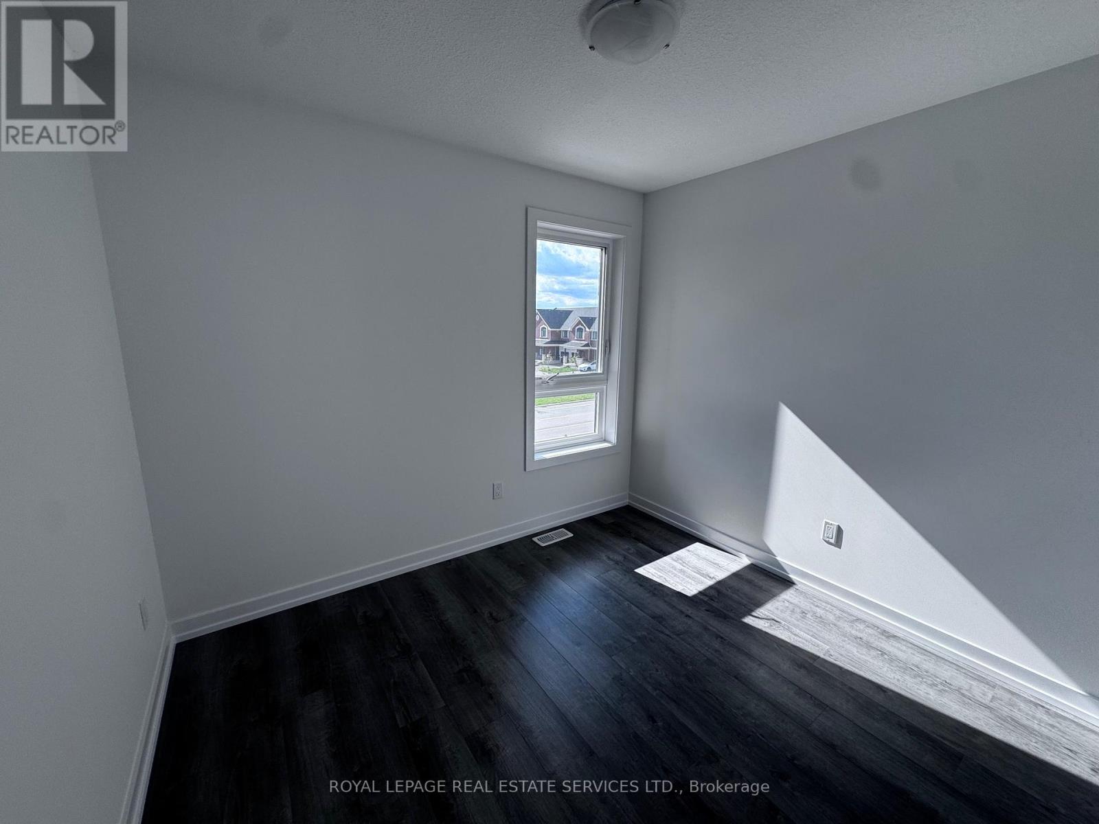 227 Burke Street, Hamilton, Ontario  L8B 1Y4 - Photo 11 - X12448155