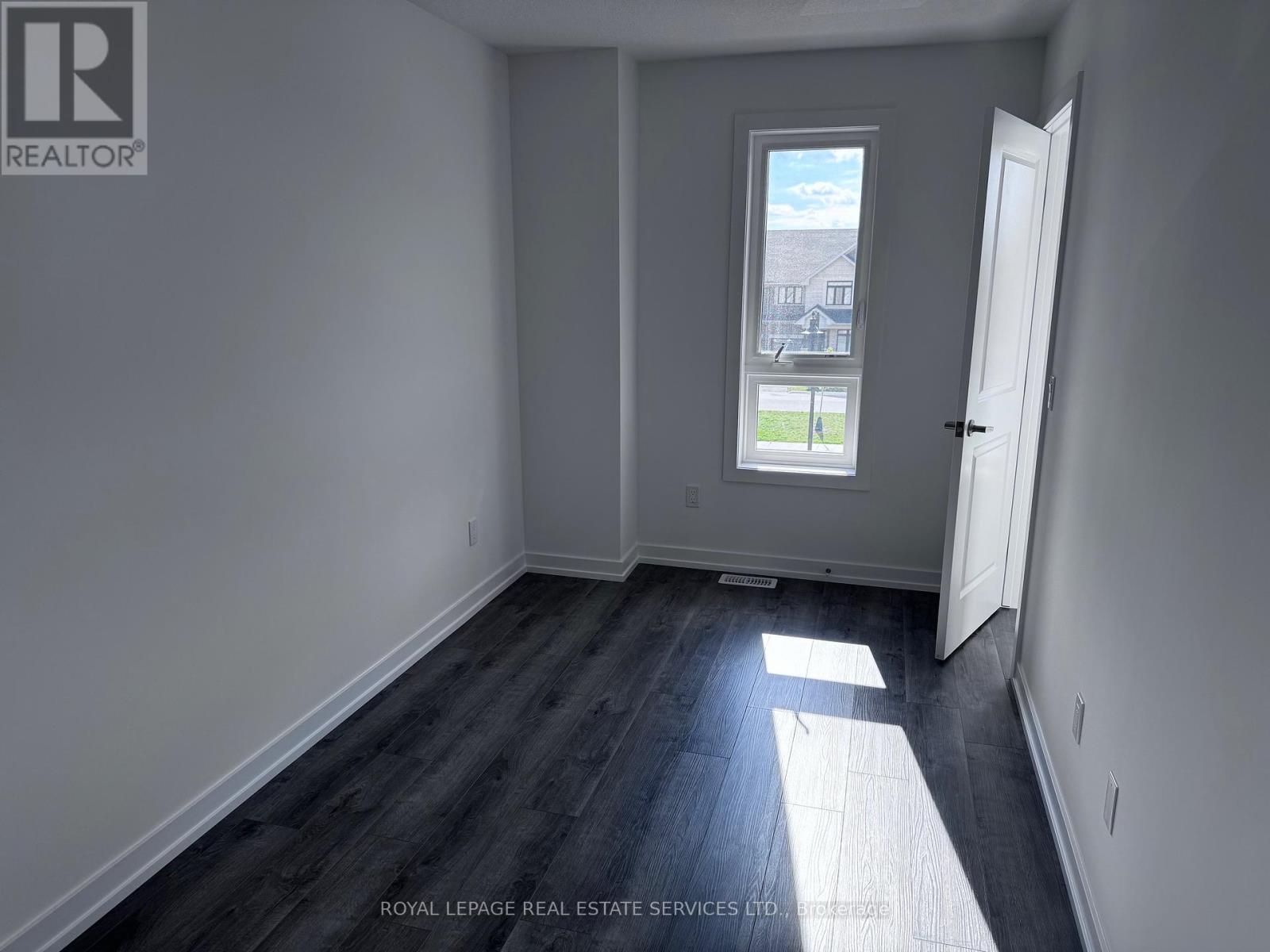 227 Burke Street, Hamilton, Ontario  L8B 1Y4 - Photo 12 - X12448155