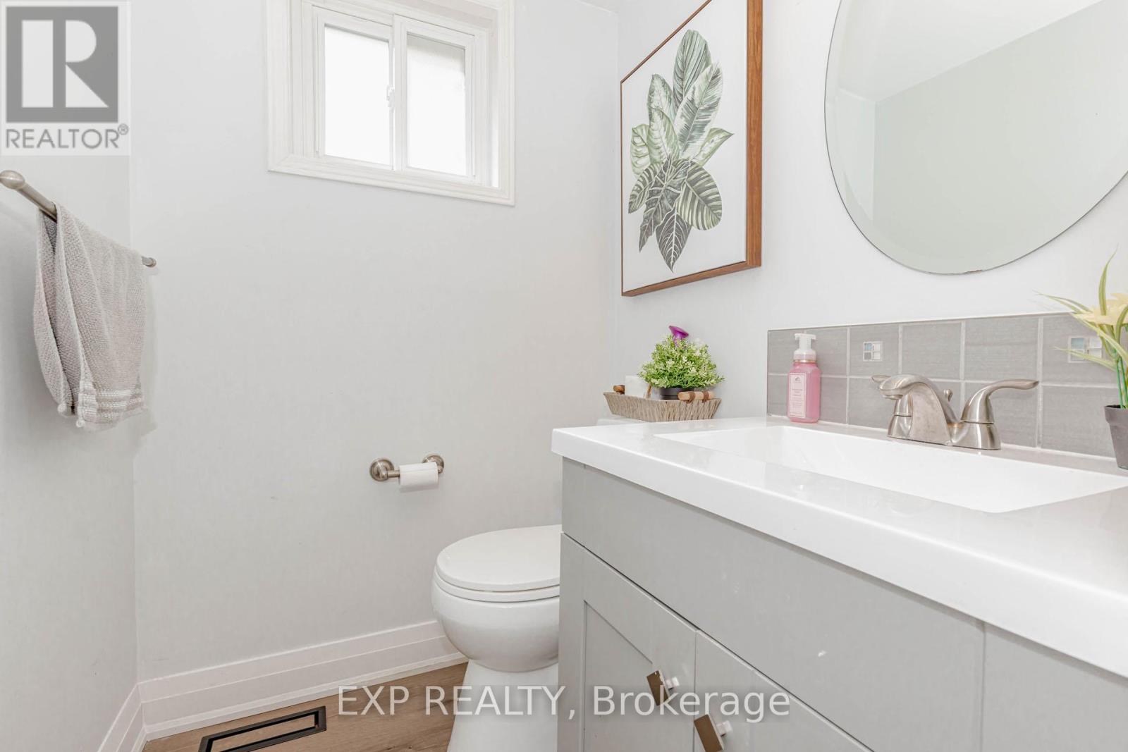 33 Meaghan Street, Hamilton (Waterdown), Ontario  L8B 0H5 - Photo 25 - X12448164
