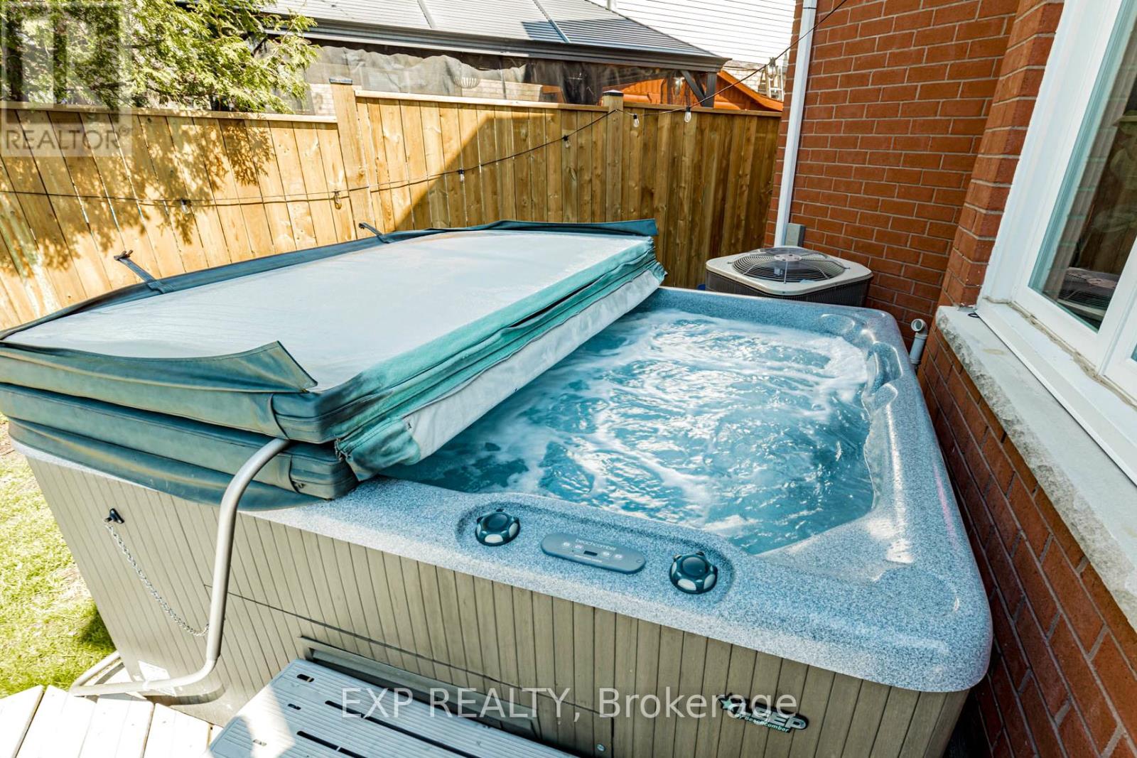 33 Meaghan Street, Hamilton (Waterdown), Ontario  L8B 0H5 - Photo 49 - X12448164