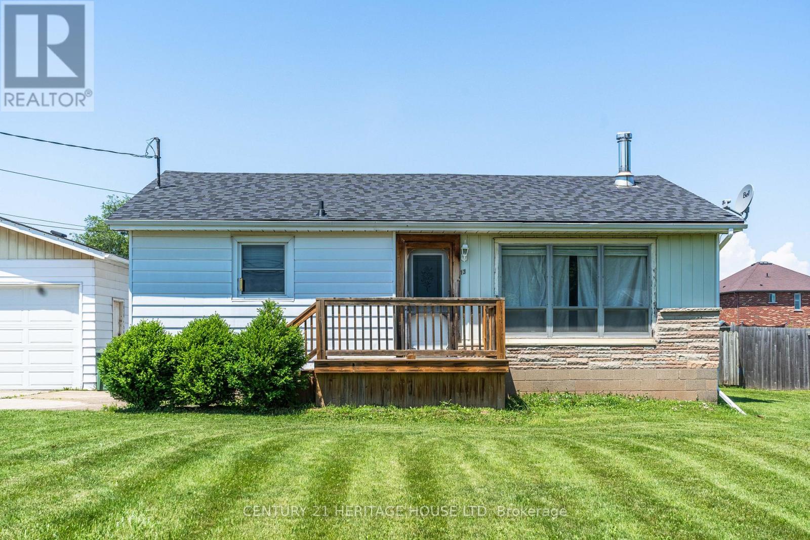 13 West Avenue, Hamilton (Winona), Ontario  L8E 5L5 - Photo 1 - X12448171