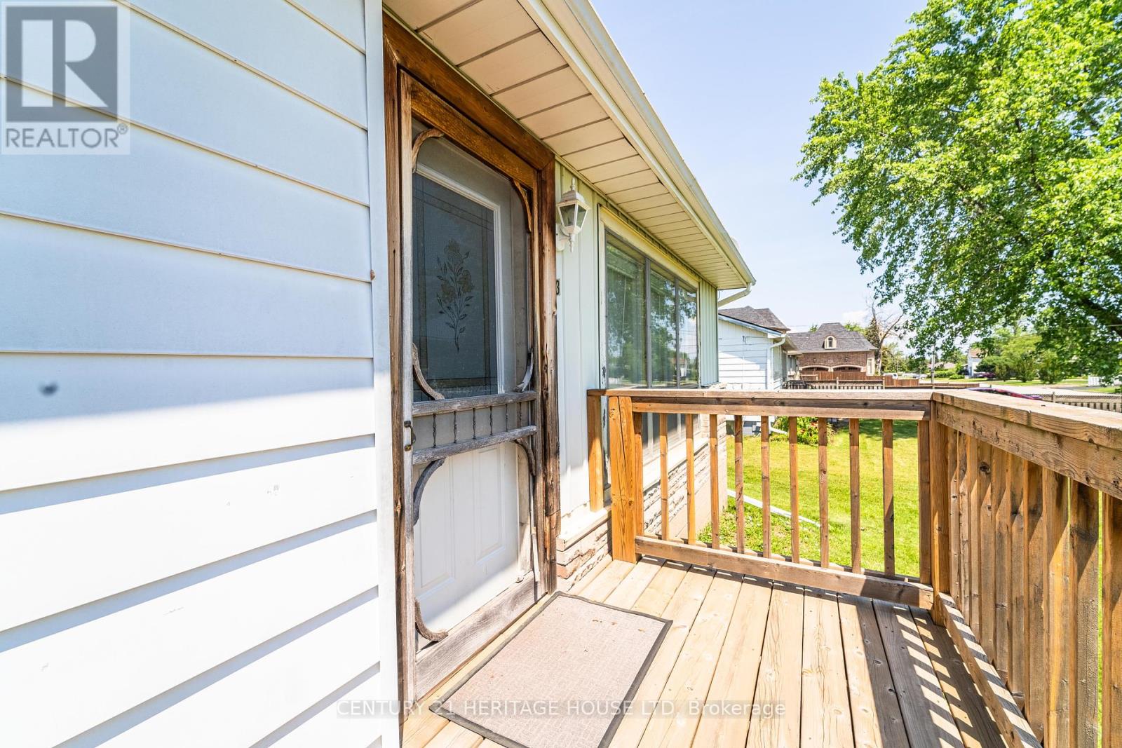 13 West Avenue, Hamilton (Winona), Ontario  L8E 5L5 - Photo 4 - X12448171