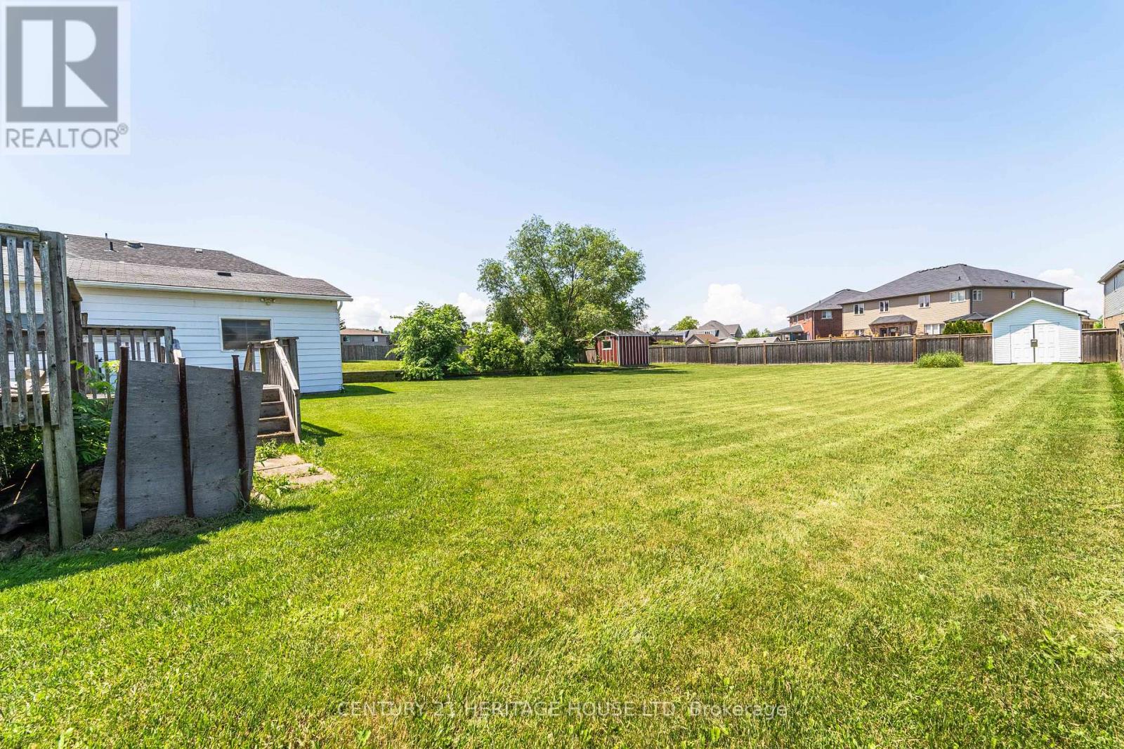 13 West Avenue, Hamilton (Winona), Ontario  L8E 5L5 - Photo 6 - X12448171