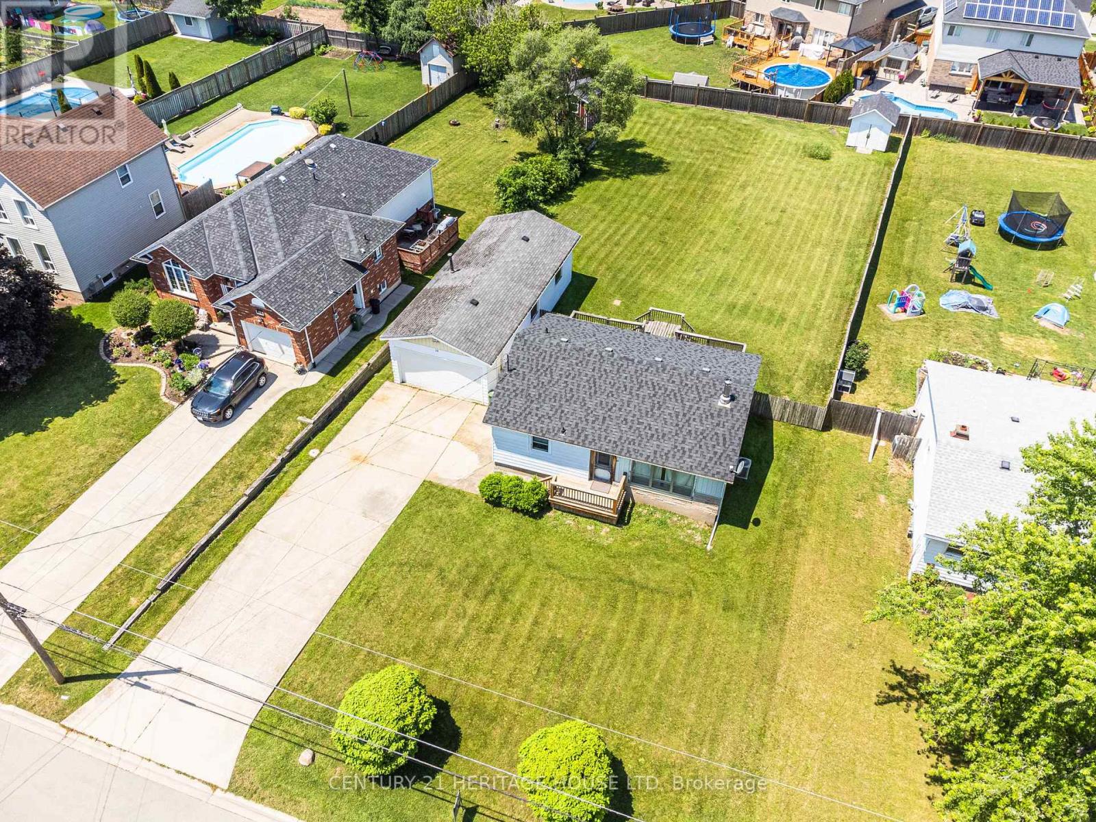 13 West Avenue, Hamilton (Winona), Ontario  L8E 5L5 - Photo 9 - X12448171