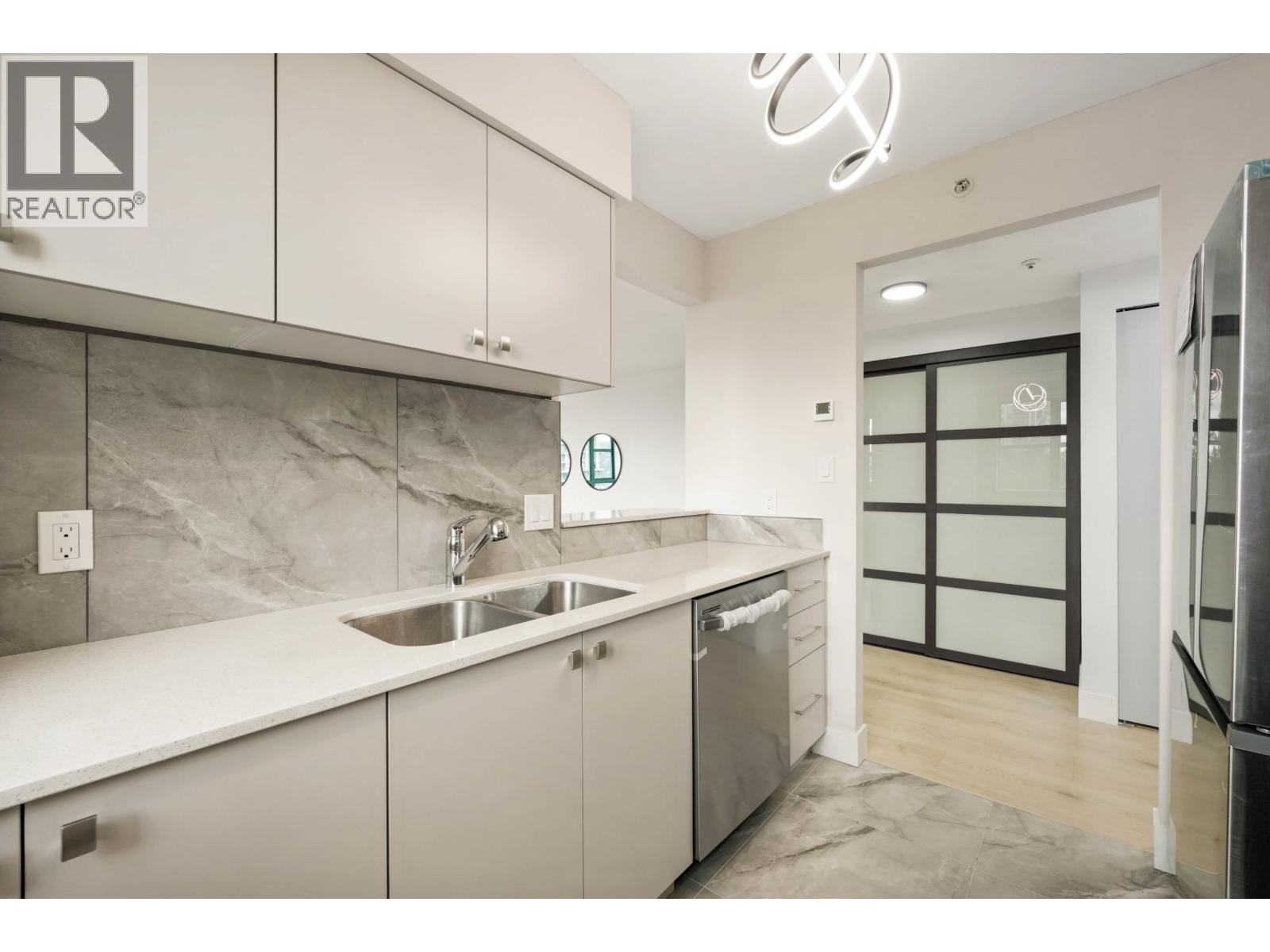 1303 3071 Glen Drive, Coquitlam, British Columbia  V3B 7R1 - Photo 13 - R3055780