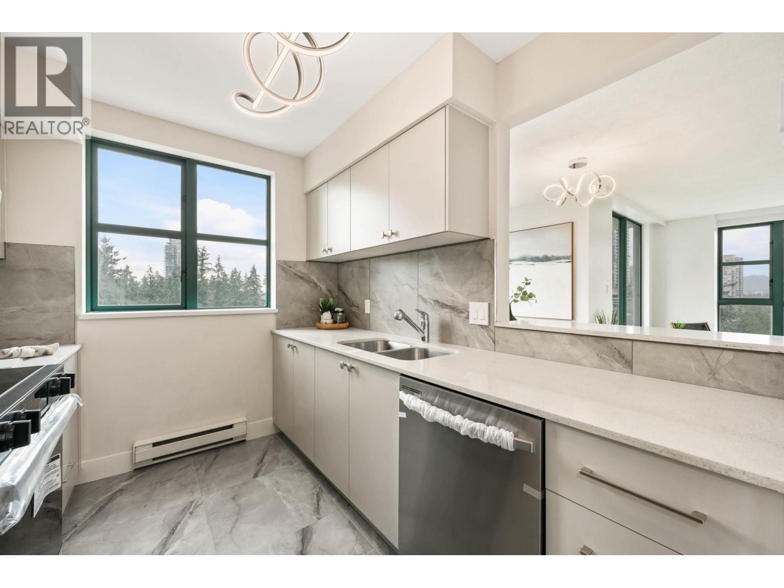 1303 3071 Glen Drive, Coquitlam, British Columbia  V3B 7R1 - Photo 11 - R3055780