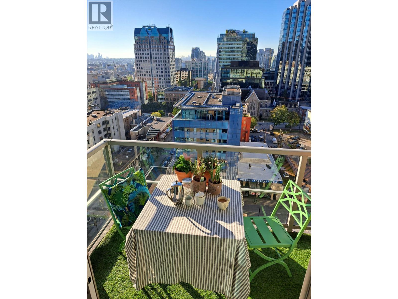 1611 610 Granville Street, Vancouver, British Columbia  V6C 3T3 - Photo 1 - R3055855