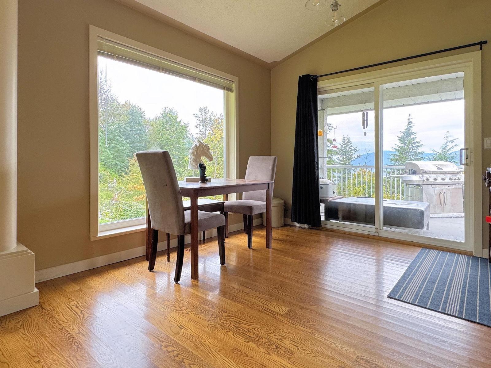 8439 Grand View Drive, Chilliwack Mountain, Chilliwack, British Columbia  V2R 4A2 - Photo 6 - R3022978