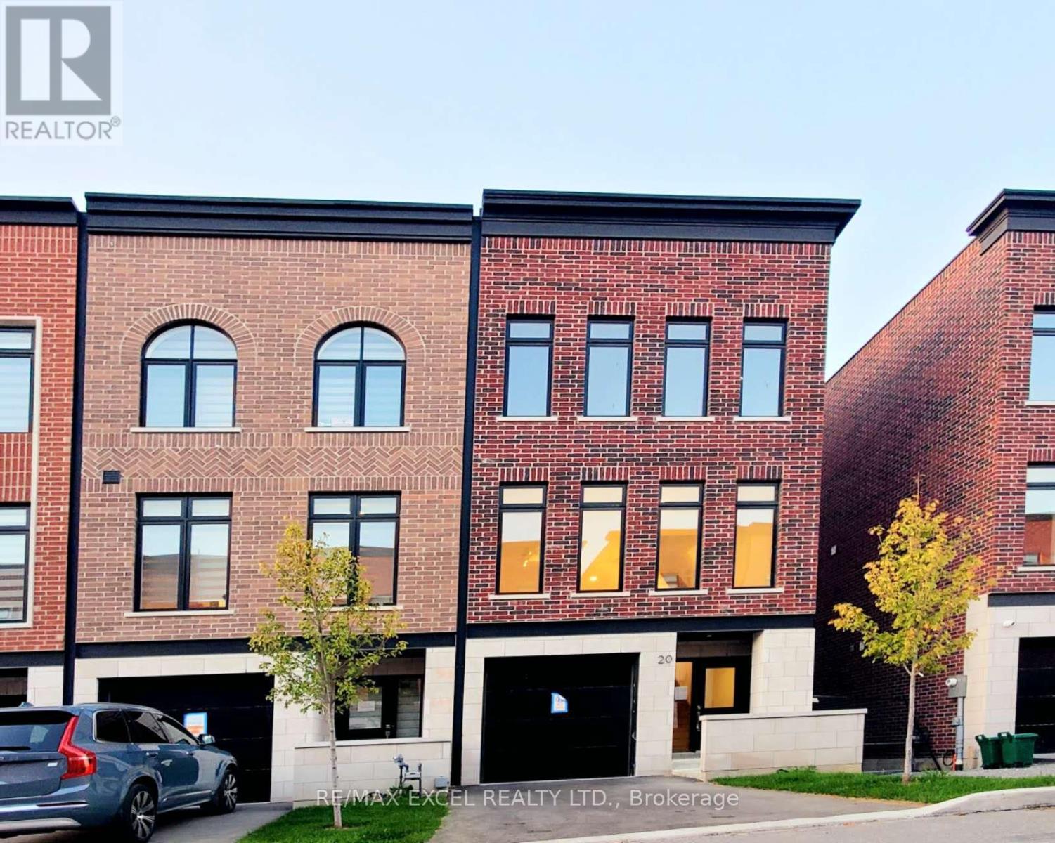 20 Chestnut Court, Aurora, Ontario  L4G 4A4 - Photo 1 - N12448175