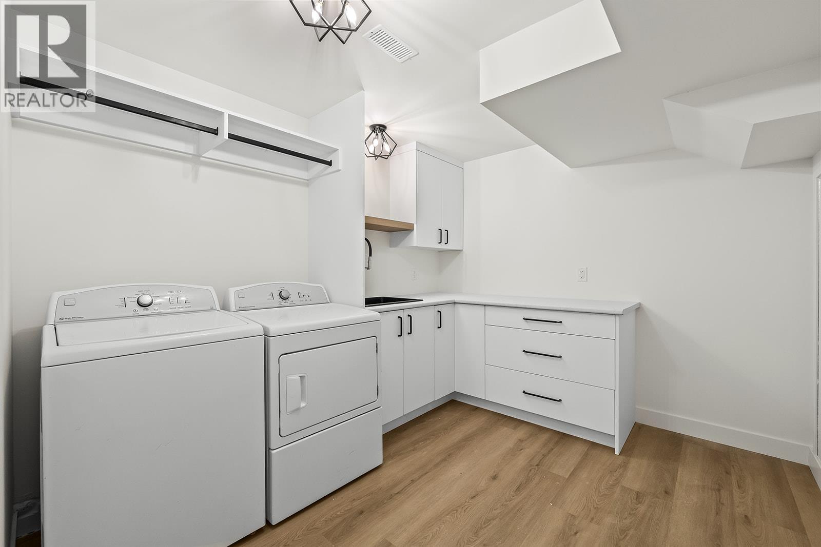 882 Hubbard Road Kelowna Photo 32