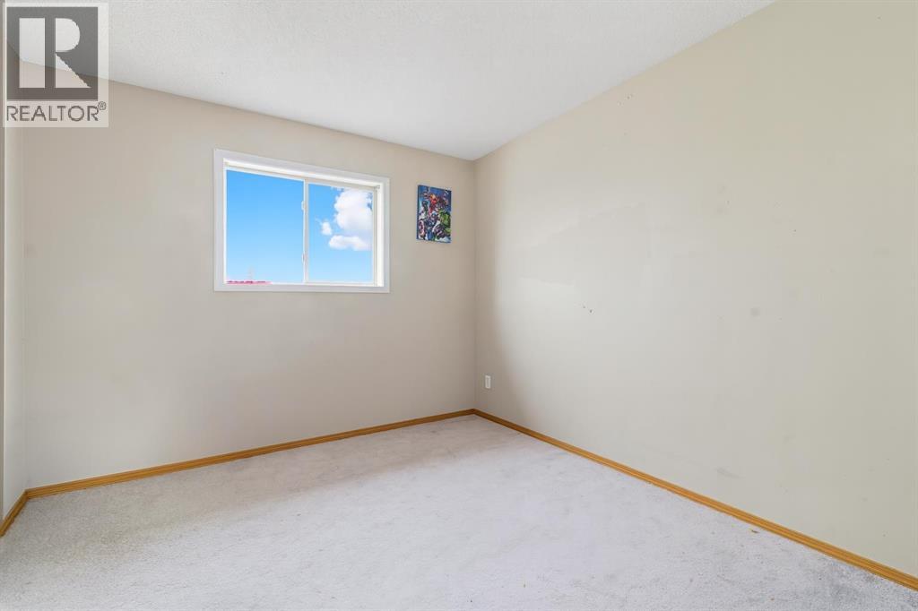 141 Saratoga Close Ne, Calgary, Alberta  T1Y 7A1 - Photo 8 - A2262161