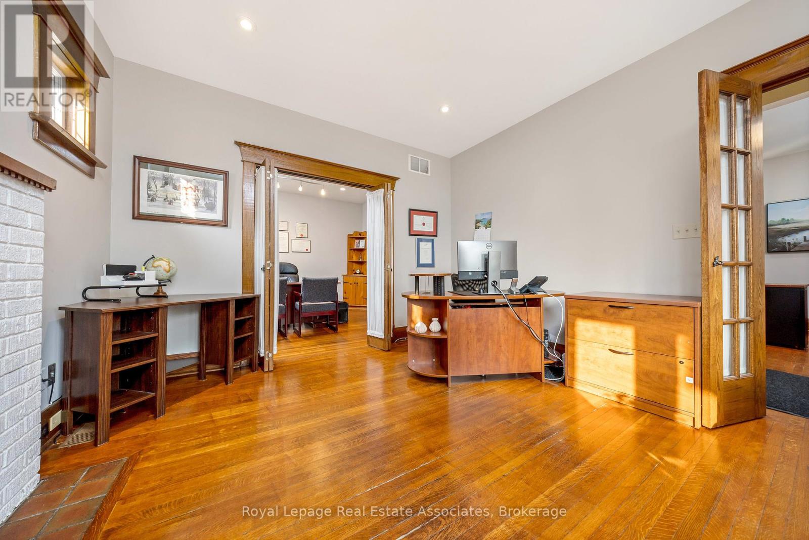 142 Martin Street, Milton (Om Old Milton), Ontario  L9T 2R2 - Photo 10 - W12448189