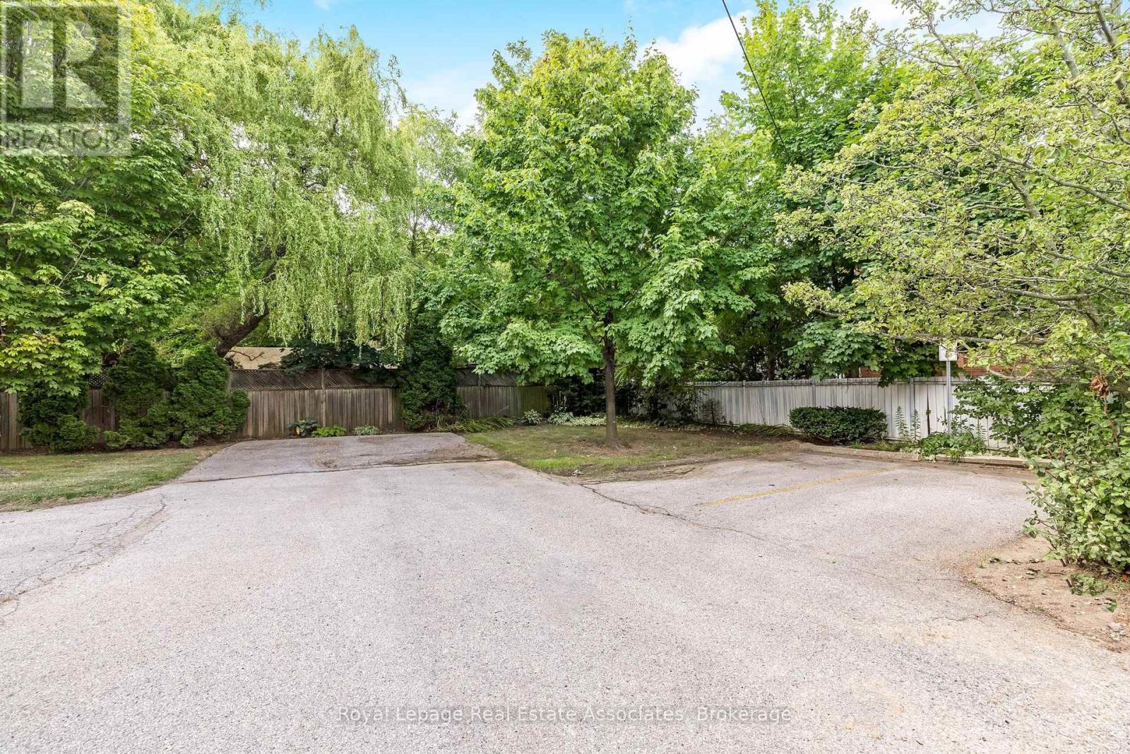 142 Martin Street, Milton (Om Old Milton), Ontario  L9T 2R2 - Photo 31 - W12448189