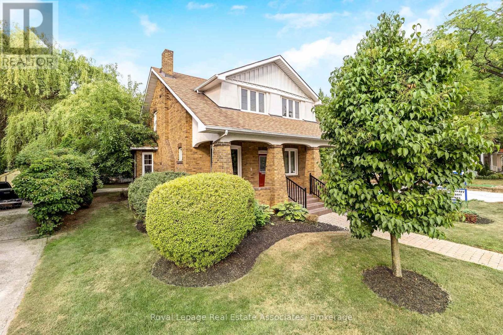 142 Martin Street, Milton (Om Old Milton), Ontario  L9T 2R2 - Photo 4 - W12448189