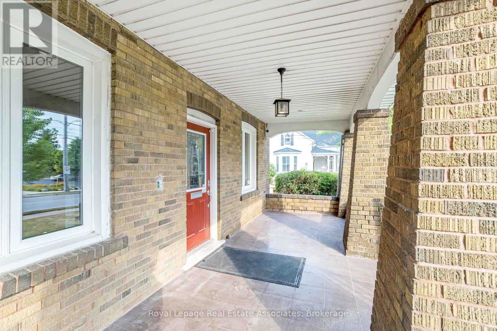 142 Martin Street, Milton (Om Old Milton), Ontario  L9T 2R2 - Photo 5 - W12448190