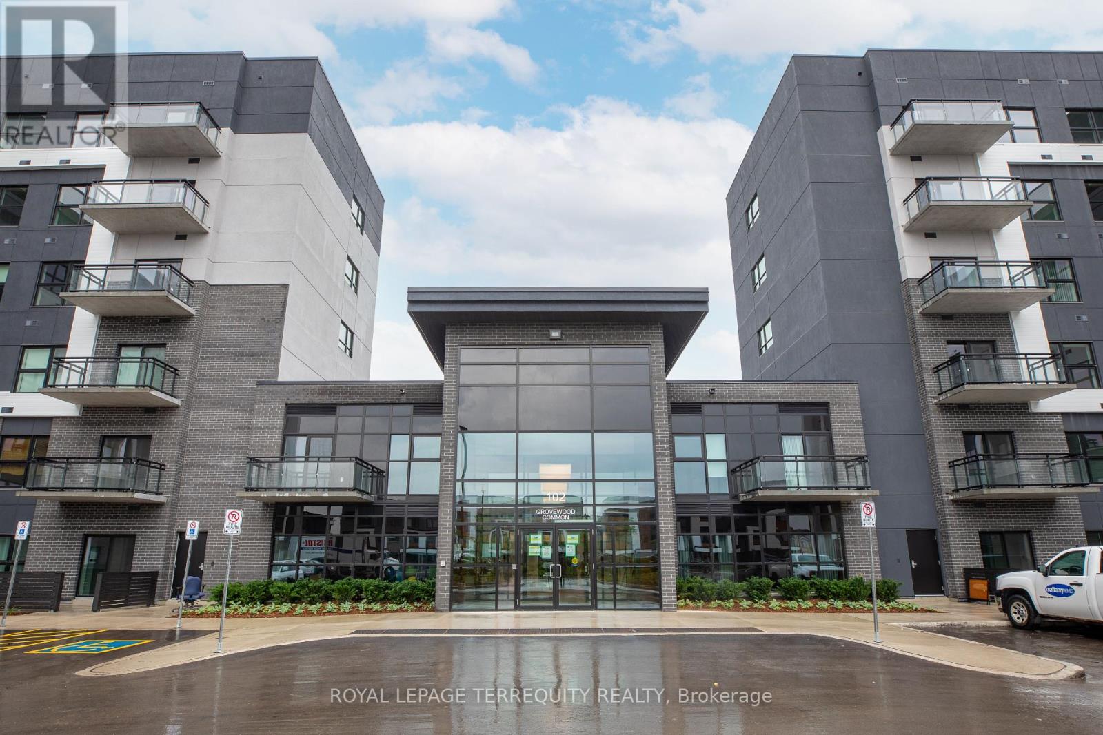 303 - 102 GROVEWOOD COMMON, Oakville, Ontario
