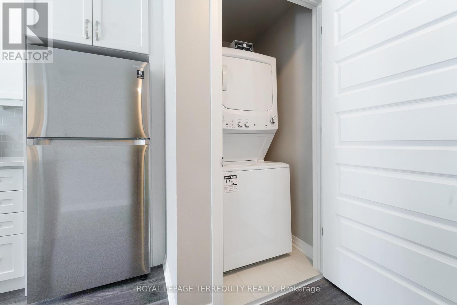 303 - 102 Grovewood Common, Oakville, Ontario  L6H 0X2 - Photo 10 - W12448192