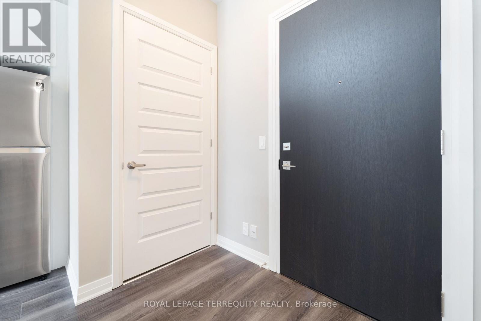 303 - 102 Grovewood Common, Oakville, Ontario  L6H 0X2 - Photo 6 - W12448192