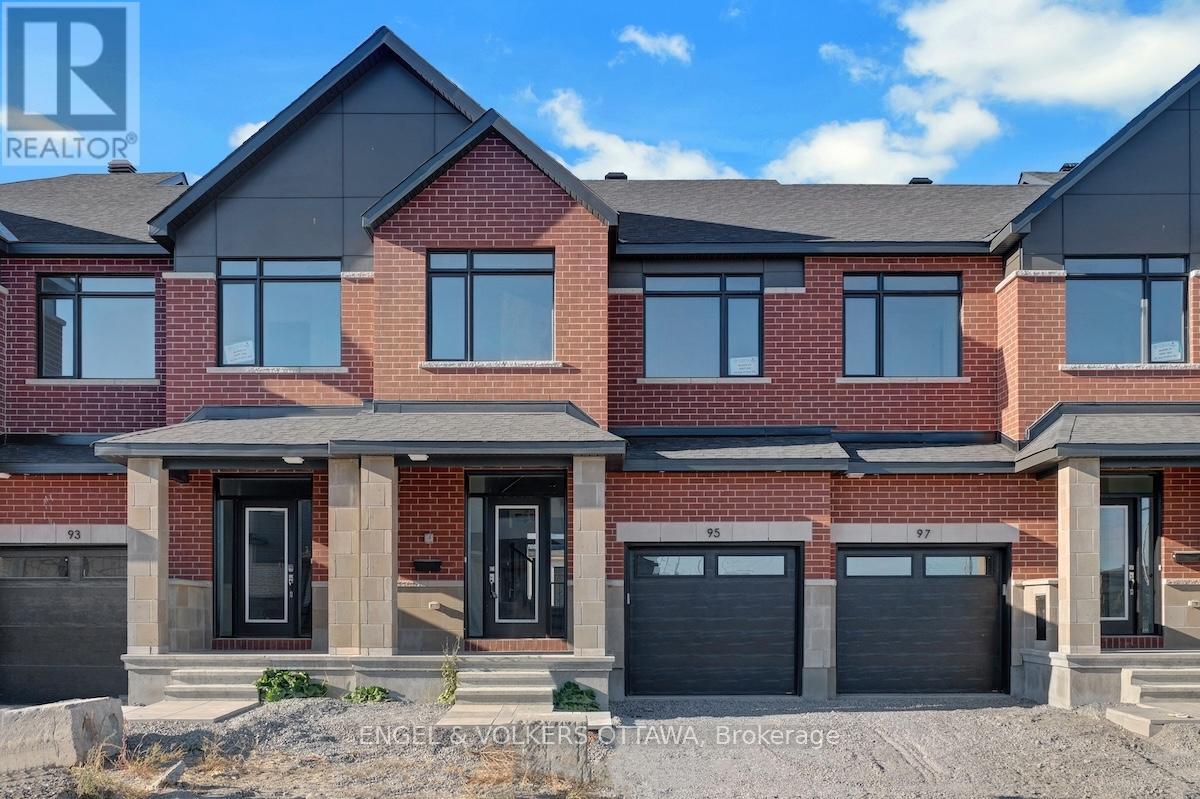 95 SAN FELICE CIRCLE, Ottawa, Ontario